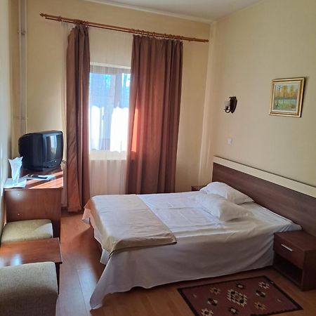 Pensiunea Valea Ursului Bascov Exterior foto
