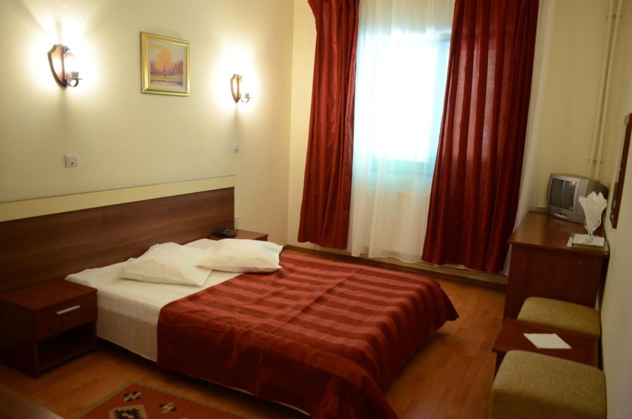 Pensiunea Valea Ursului Bascov Exterior foto