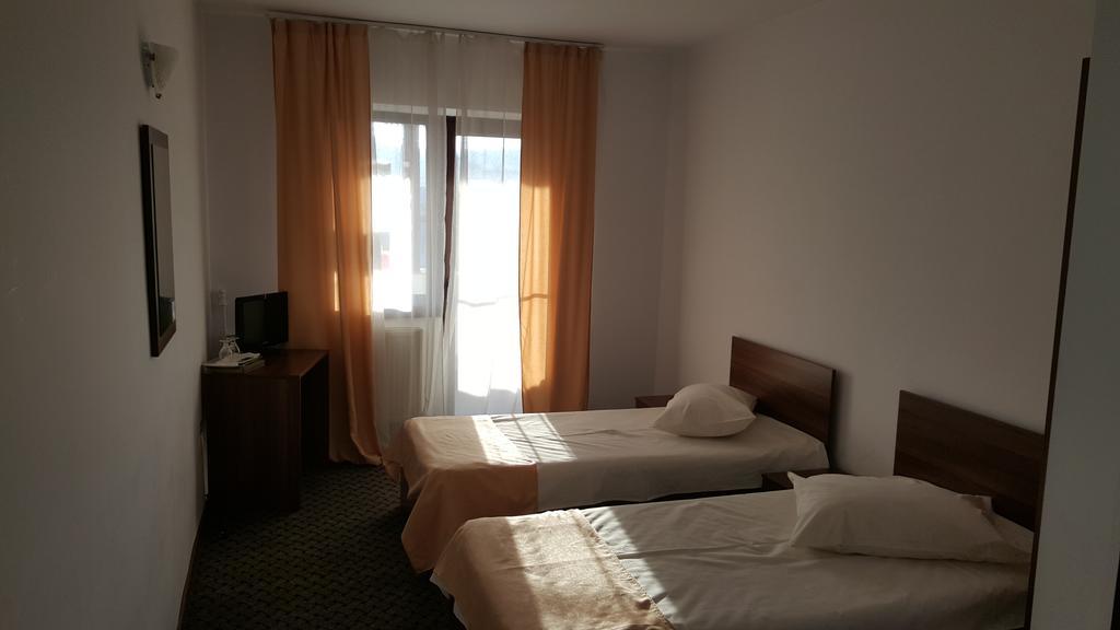 Pensiunea Valea Ursului Bascov Exterior foto