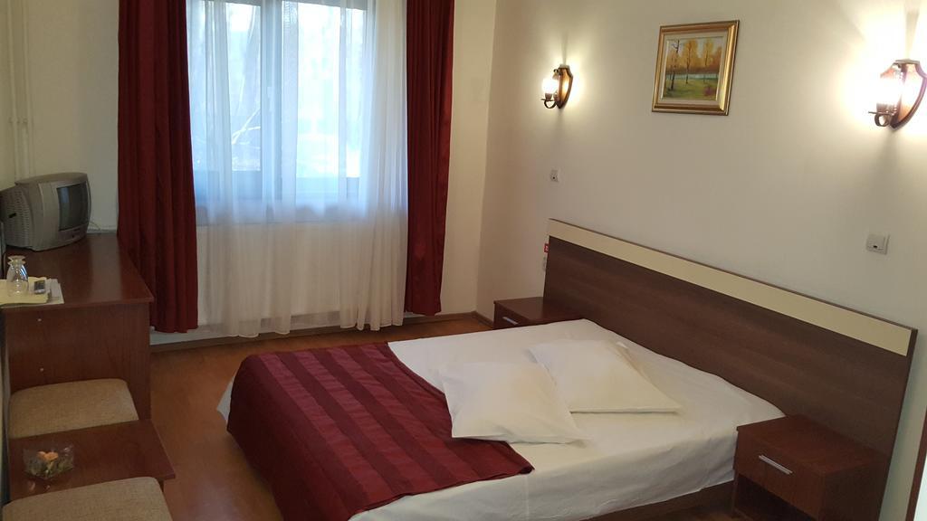 Pensiunea Valea Ursului Bascov Exterior foto
