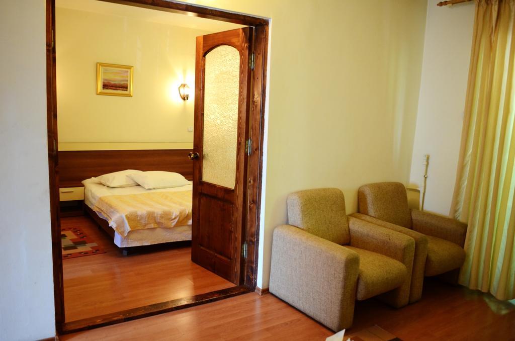 Pensiunea Valea Ursului Bascov Exterior foto